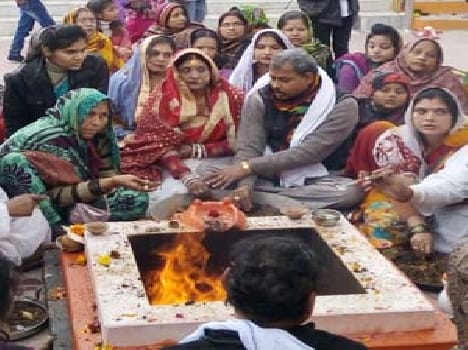 Jagdamba between Vedic chants honor life